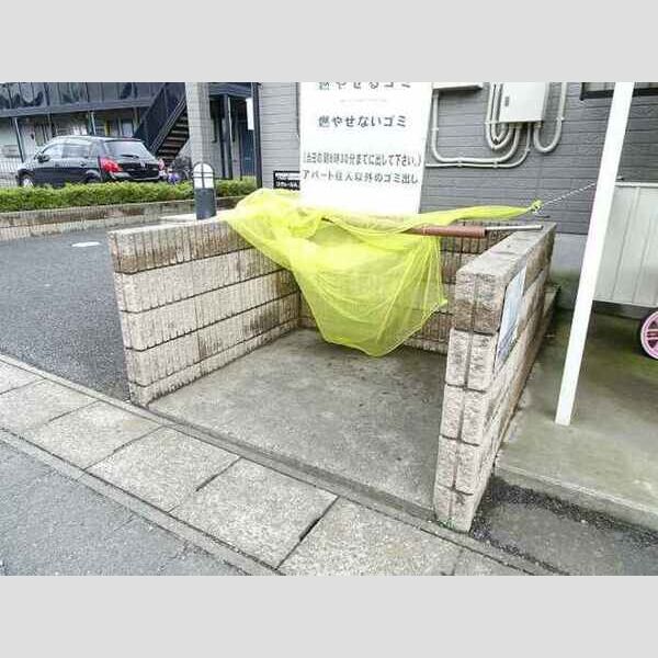 現地周辺 (ゴミストッカー)