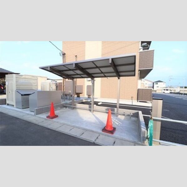 現地周辺 (駐輪場)