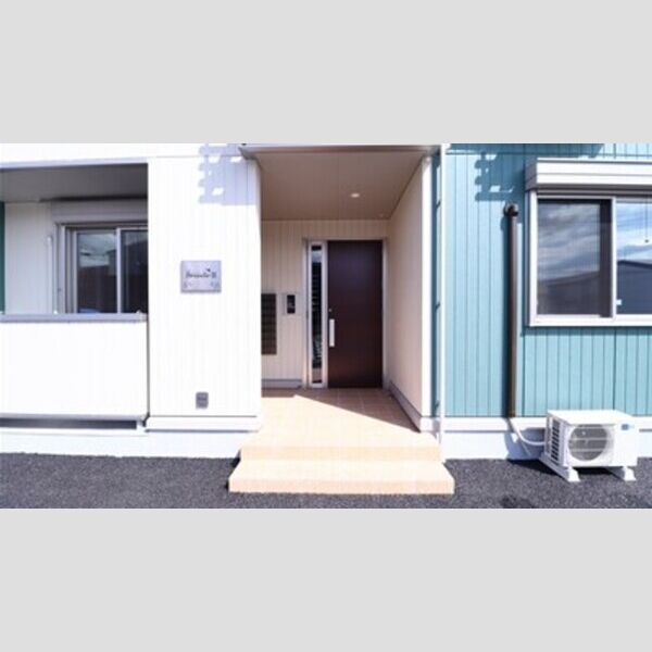 エントランス (エントランスはオートロック付きです。)