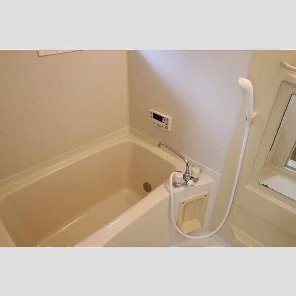 バス (追い焚き給湯式浴室)