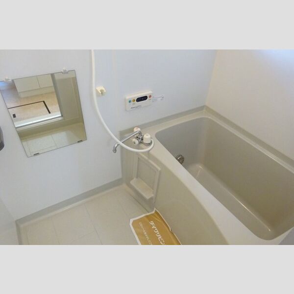 バス (追い焚き給湯式浴室)