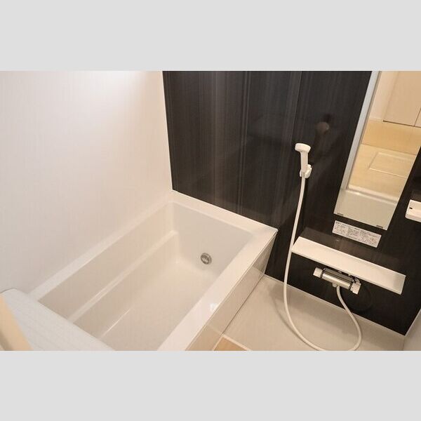 バス (追い焚き給湯式浴室)