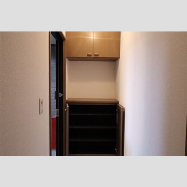 玄関 (トールタイプのシューズボックス)