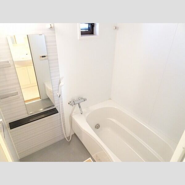 バス (追い焚き給湯式浴室)