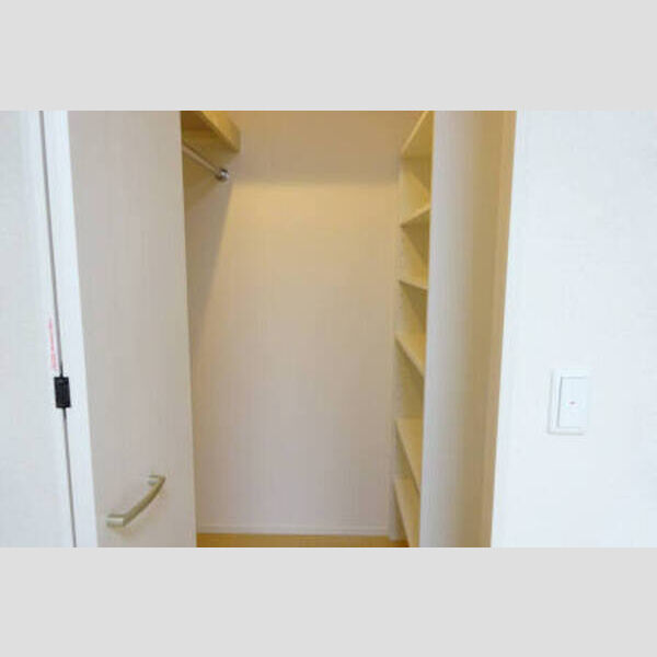 収納 (I103 ウォークインクローゼット)