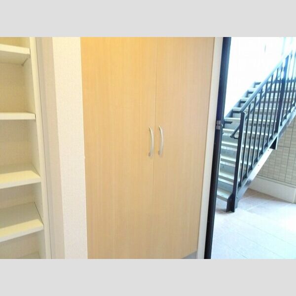 玄関 (トールタイプのシューズボックス)