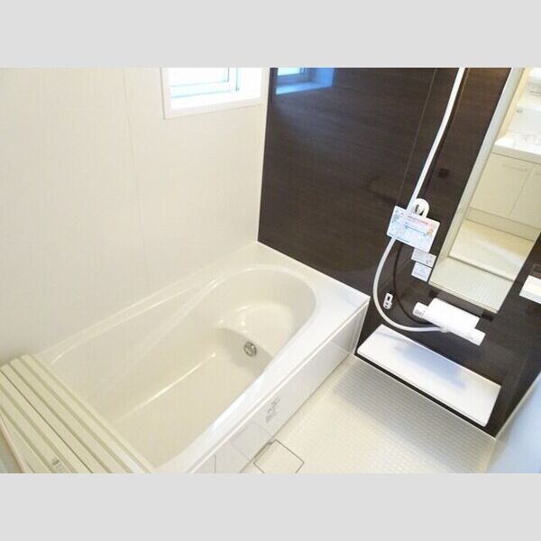 バス (追い焚き給湯式浴室)