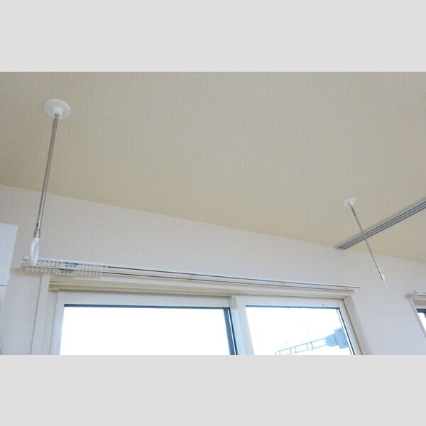 その他設備 (雨の日に大活躍の室内物干し)