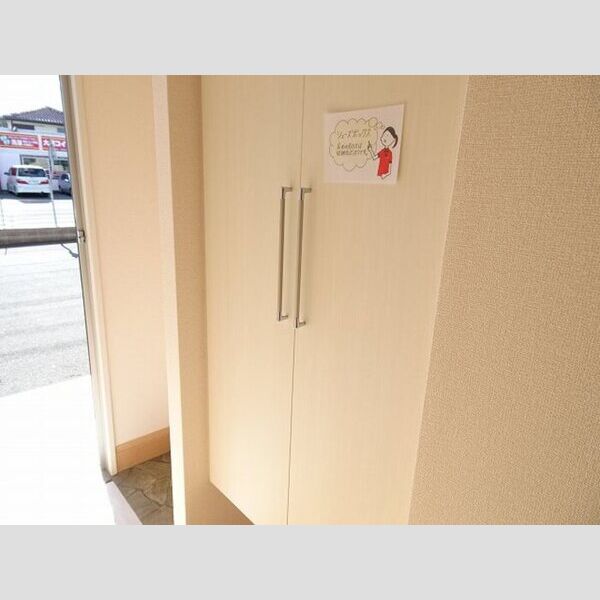 玄関 (トールタイプのシューズボックス)