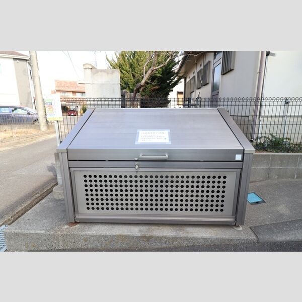 現地周辺 (ゴミストッカー)