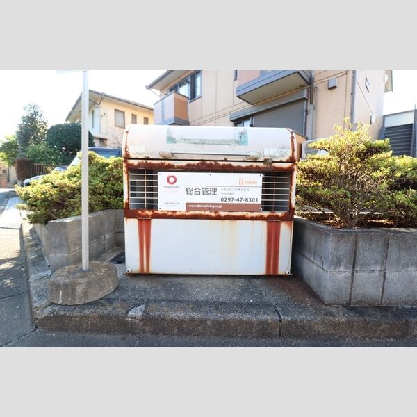 現地周辺 (ゴミストッカー)