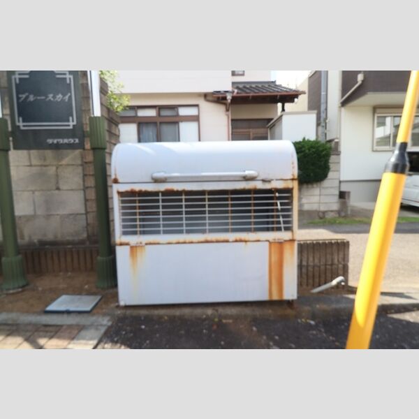 現地周辺 (ゴミストッカー)