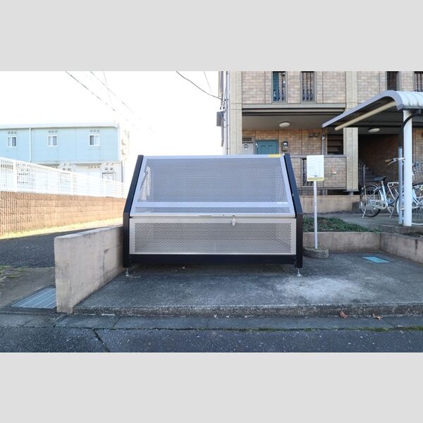 現地周辺 (ゴミストッカー)