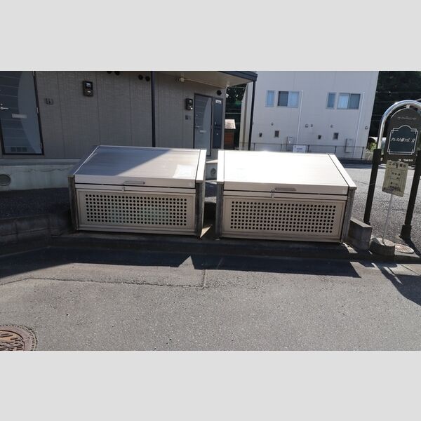 現地周辺 (ゴミストッカー)