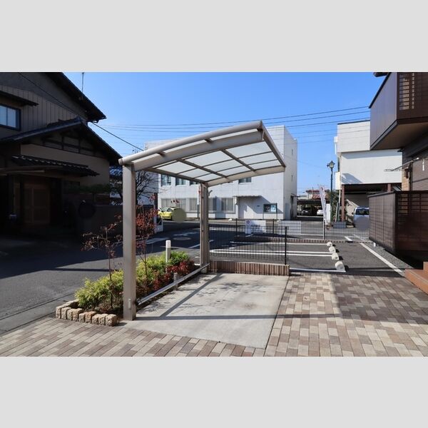 現地周辺 (駐輪場)