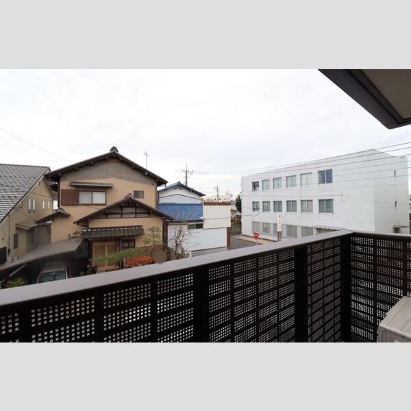 現地周辺 (窓からの風景)
