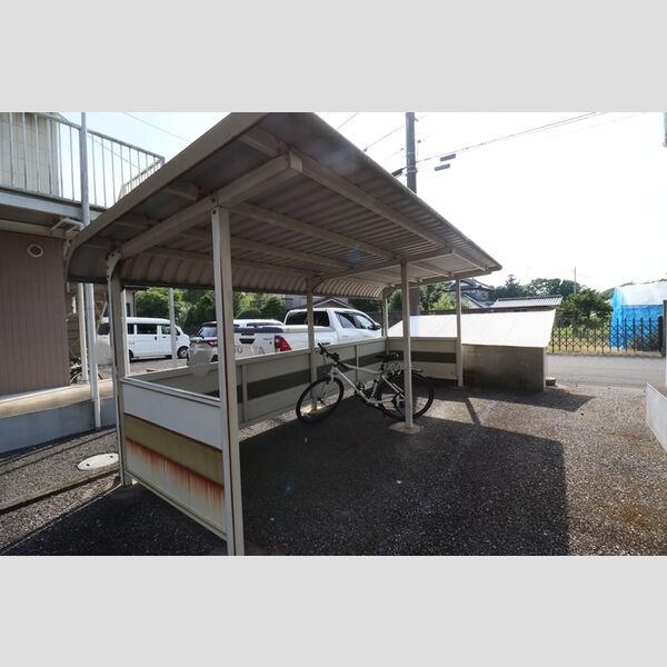 現地周辺 (駐輪場)