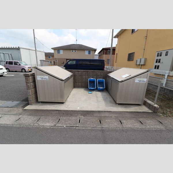 現地周辺 (ゴミストッカー)