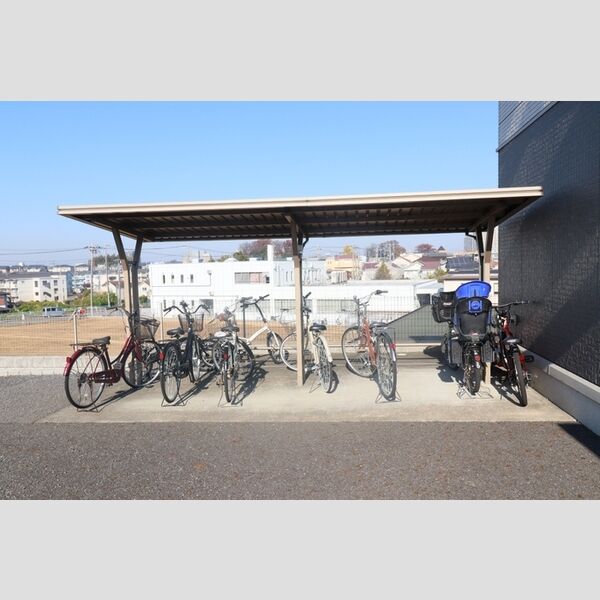 現地周辺 (駐輪場)