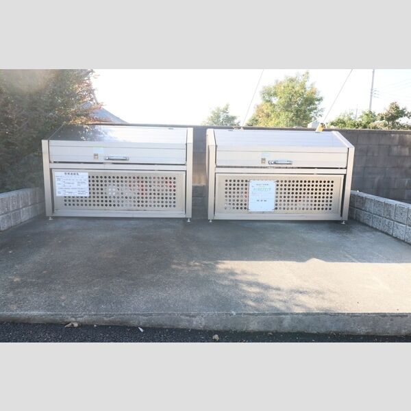 現地周辺 (ゴミストッカー)