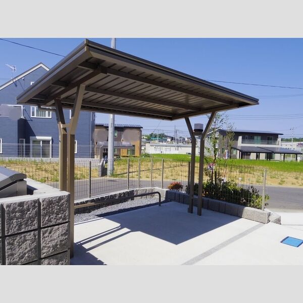 現地周辺 (駐輪場)