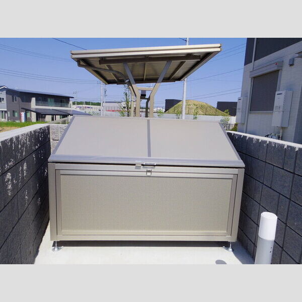 現地周辺 (ゴミストッカー)