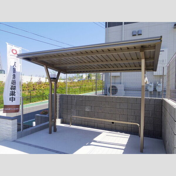 現地周辺 (駐輪場)