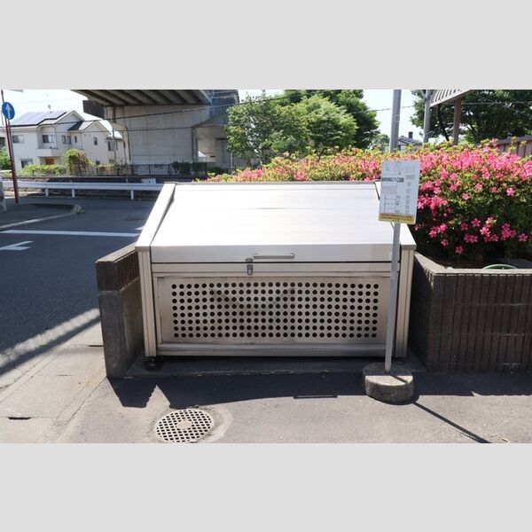 現地周辺 (ゴミストッカー)