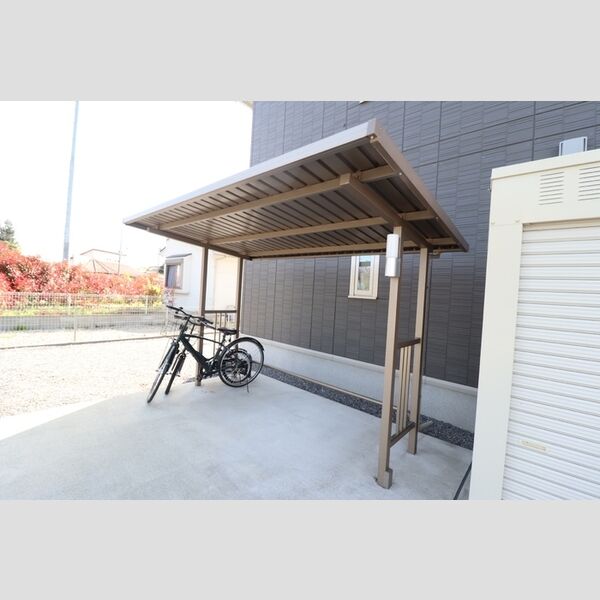 現地周辺 (駐輪場)