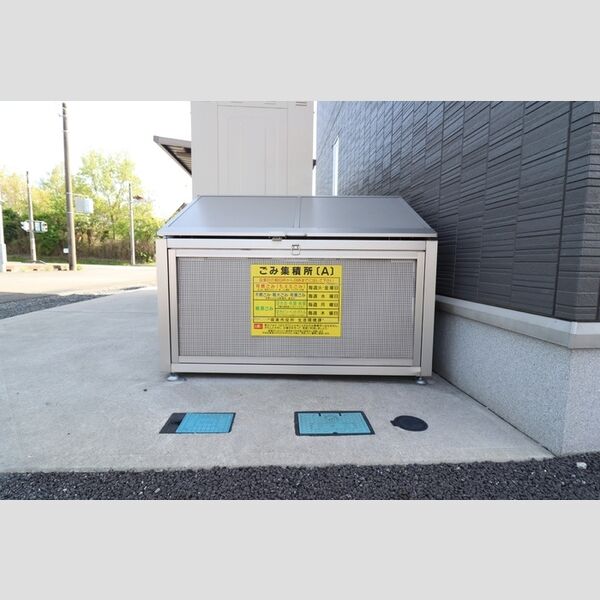 現地周辺 (ゴミストッカー)