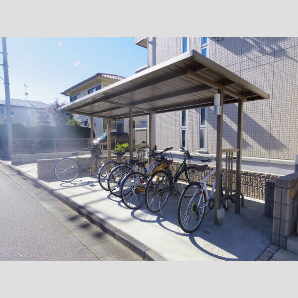 現地周辺 (駐輪場)