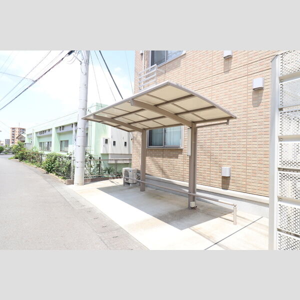 現地周辺 (駐輪場)