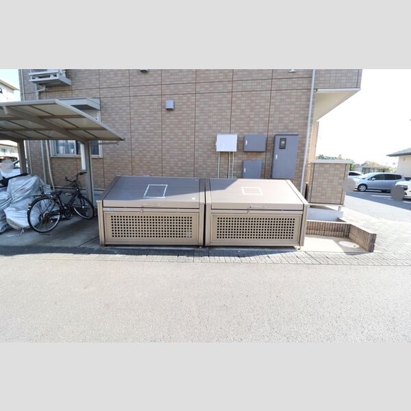 現地周辺 (ゴミストッカー)