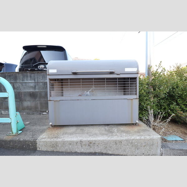 現地周辺 (ゴミストッカー)