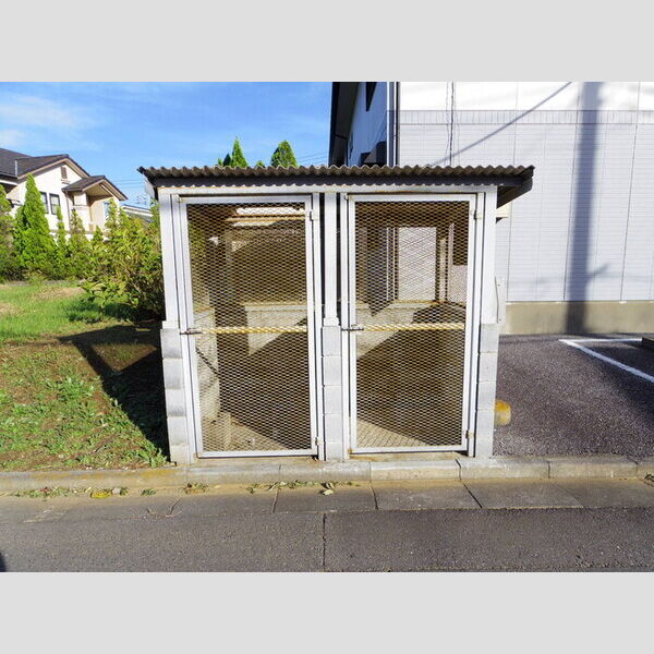 現地周辺 (ゴミ置き場)