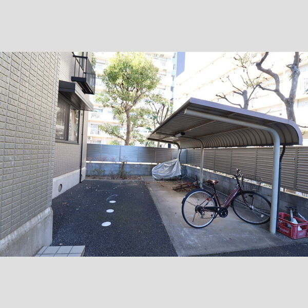 現地周辺 (駐輪場)