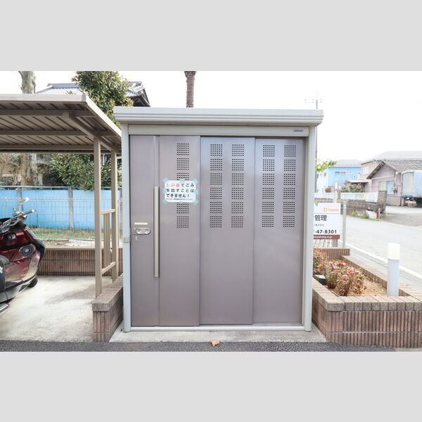 現地周辺 (ゴミ置き場)