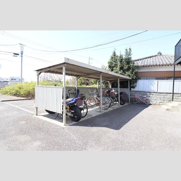 現地周辺 (駐輪場)