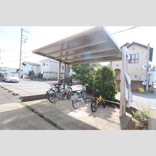 現地周辺 (駐輪場)