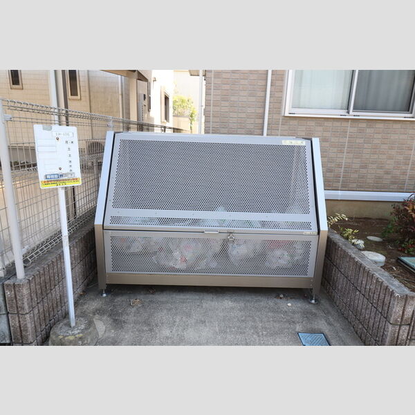 現地周辺 (ゴミストッカー)