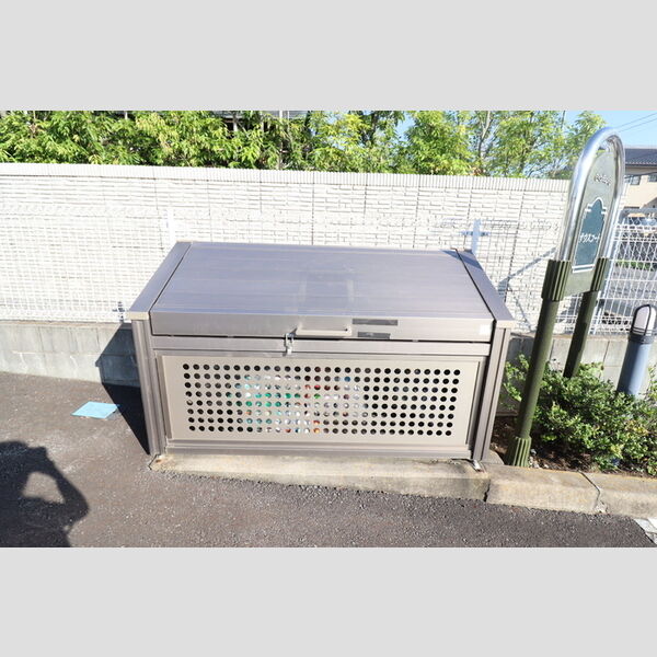 現地周辺 (ゴミストッカー)