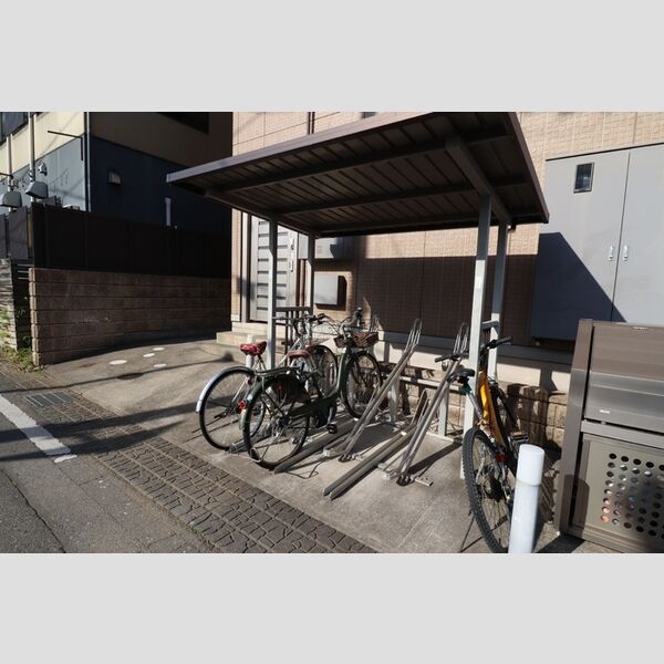 現地周辺 (駐輪場)