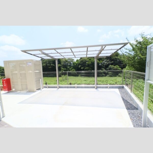 現地周辺 (駐輪場)