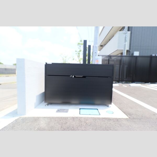 現地周辺 (ゴミストッカー)