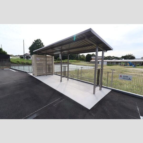 現地周辺 (駐輪場)