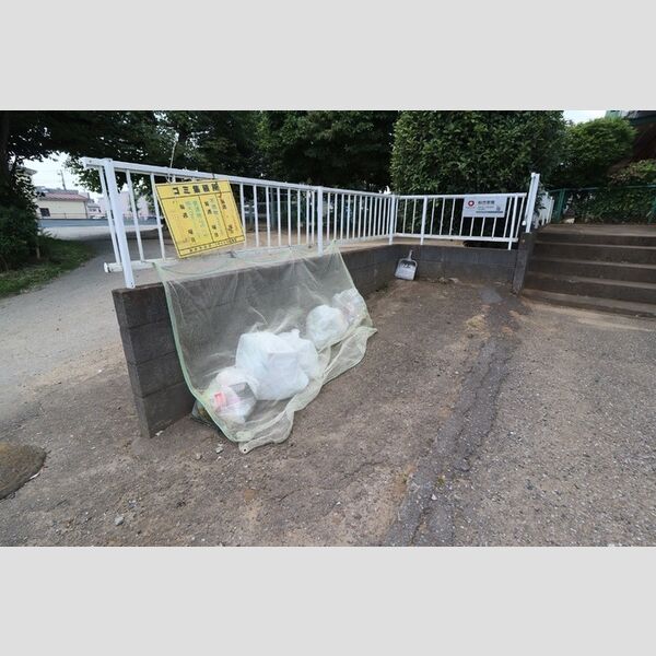 現地周辺 (ゴミ置き場)