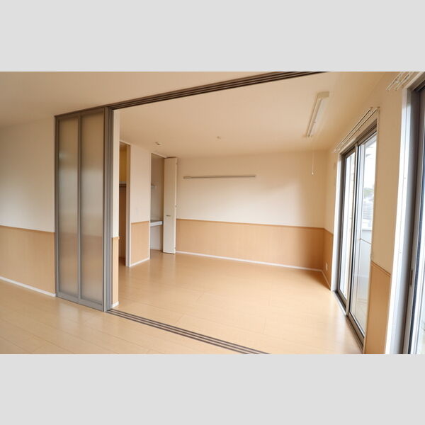 その他 (南側洋室)