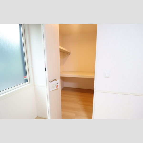収納 (ウォークインクローゼット仕様)