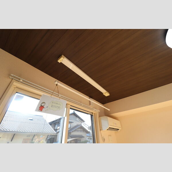 その他設備 (室内物干し(雨の日などに重宝します、天井デザインクロス仕様)))