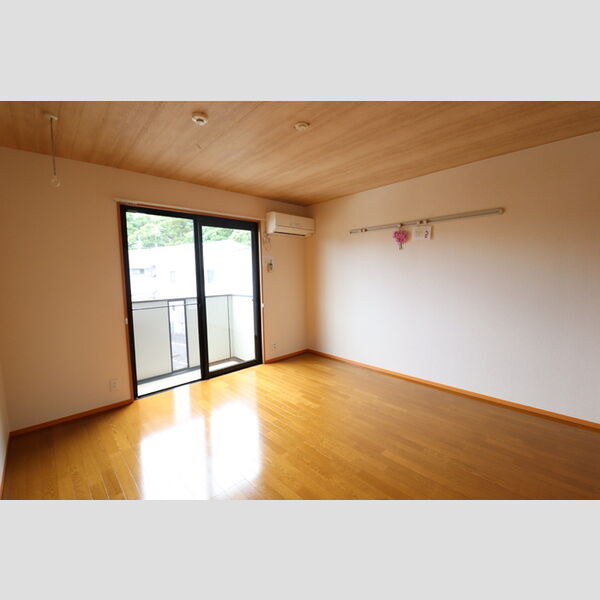 居室・リビング (洋室1(エアコン付、天井デザインクロス仕様))